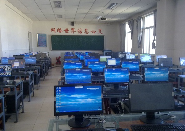 学校电脑室